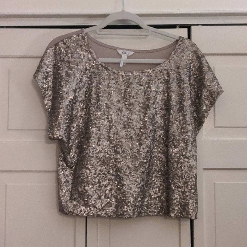 ⭐ 2/ $12 Kina size s sequin crop top